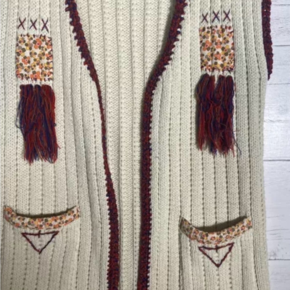 Vintage 70s Beige Knit Sweater Vest Embroidered Fringed - Picture 4 of 6